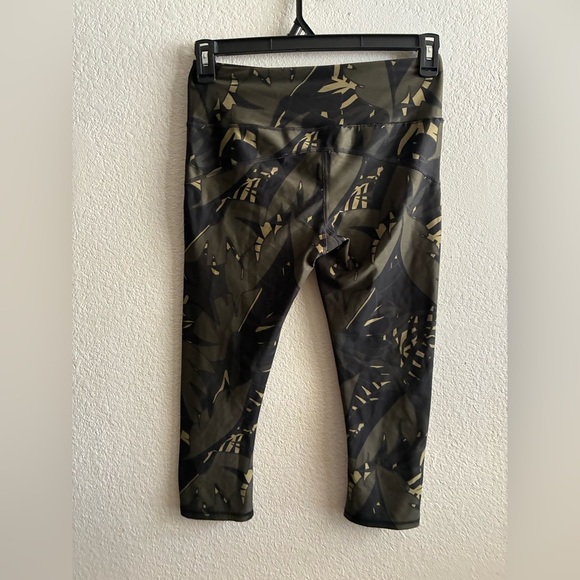 Marika Sport Palm Printed Capri Athletic Active Leggings Olive M - Picture 4 of 11